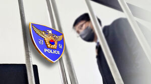 경찰, '통일교 로비 키맨' UPF 전 회장 13시간 피의자 조사