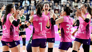 '레베카&middot;피치 26점 합작' 흥국생명, IBK 꺾고 시즌 첫 3연승