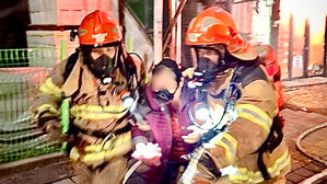 성탄절 이브 불난 집에 갇힌 70대&hellip;소방 당국에 구조