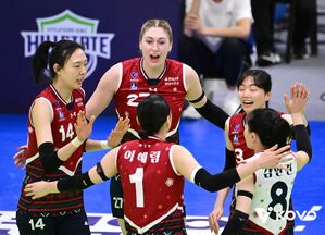 '카리 19점' 현대건설, 성탄절 매치서 정관장 꺾고 7연승