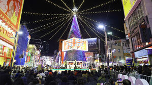 트리축제 중 조명 모두 껐다&hellip;성탄절 인파는 '철렁'