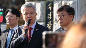 의협 "의대 정원 추계위 통계 왜곡돼&hellip;졸속 처리 말라"