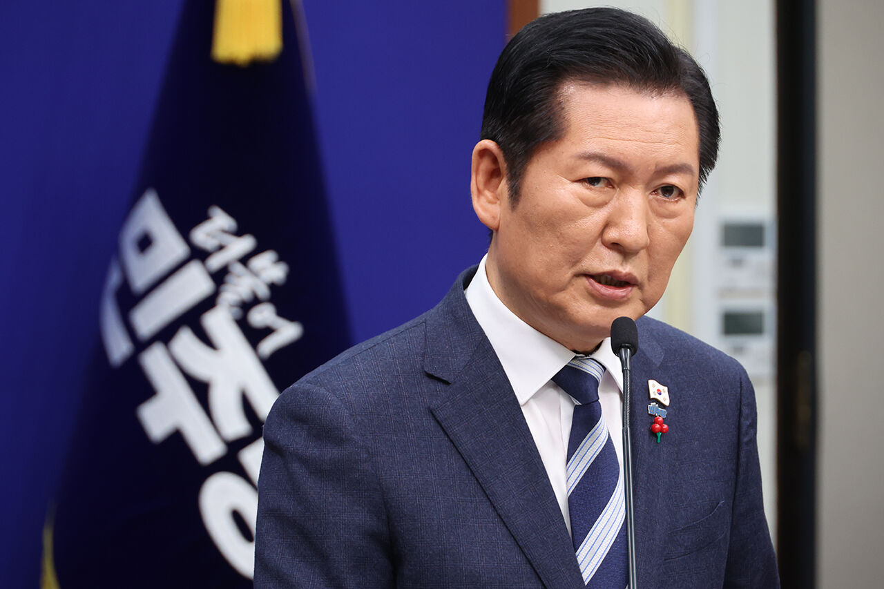 더불어민주당 정청래 대표 26일 서울 여의도 국회에서 기자회견