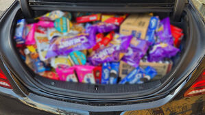 트렁크 가득 채운 과자&hellip;인천 보육원에 등장한 '산타 아저씨'