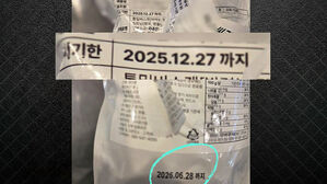 [빅토픽] "스티커 붙여 소비기한 속였다"&hellip;메가커피, 식약처 조사 착수