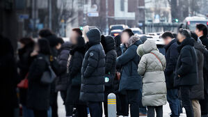 올겨울 첫 '최강' 한파&hellip;출근길&middot;시장서 '발 동동'