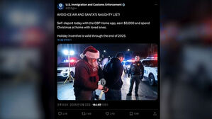 산타가 나타나 사람을&hellip;"가축 취급" 쏟아진 비난