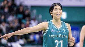 하나은행 이이지마의 종료 3초 전 스틸&hellip;신한은행 5연패 수렁