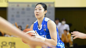 여자프로농구 우리은행, KB에 역전승&hellip;이민지 3점포 9개