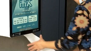 공중화장실에 버젓이 카메라&hellip;휴지 쓰려다 기겁한 이유