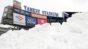 뉴욕에 3년 만에 최대 폭설&hellip;항공기 수천 편 결항&middot;지연