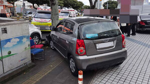 80대 몰던 차량에 보행자 2명 부상&hellip;"급발진" 주장