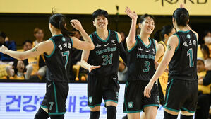 '정현 17득점' 하나은행, 3연승 질주&hellip;10승 선착 휴식기 맞이