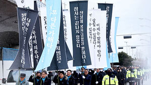 [현장] 여객기 참사 1주기 앞두고&hellip;지금 무안공항은