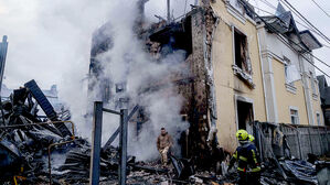 '트럼프&middot;젤렌스키 회담' 앞두고 공세 나선 러시아&hellip;"148곳 공격"