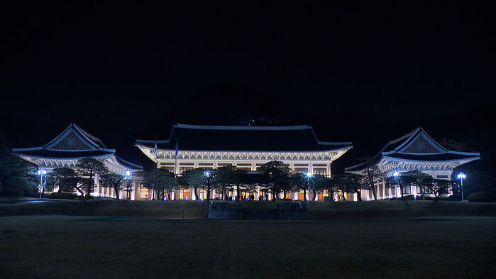 오늘부터 '청와대 시대'…봉황기 게양