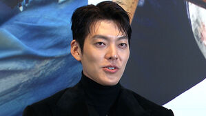 김우빈, 성탄절 어린이 병동에 '깜짝' 선물