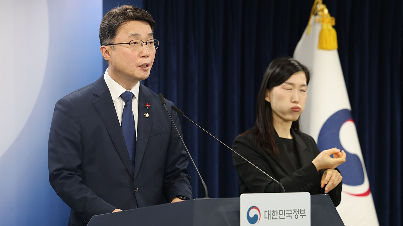 류제명 과학기술정보통신부 제2차관이 29일 서울 종로구 정부서울청사에서 KT·LGU+ 침해사고 조사 결과를 브리핑하고 있다 (사진=연합뉴스)