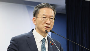 정성호 장관 "김건희 면죄부 준 검찰 통렬히 반성해야"