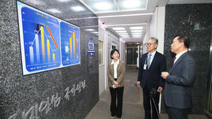 김종철 방미통위원장 취임 후 첫 행보&hellip;"스팸 문자 발본색원해야"