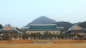 이 대통령, 청와대 첫 출근&hellip;1,330일 만의 복귀