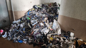 저장강박 속 20년 홀로 산 참전용사, 쓰레기 더미서 생 마감