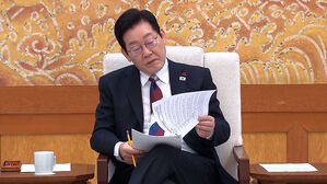 이 대통령, 청와대 첫 출근&hellip;1,330일 만의 복귀