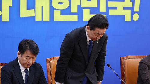 더불어민주당 김병기 원내대표가 30일 서울 여의도 국회에서 열린 민주당 원내대책회의에서 사퇴의사를 밝히고 있다. (사진=연합뉴스)