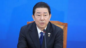 김병기, 비위 의혹에 원내대표직 전격 사퇴&hellip;"국민 눈높이 못 미쳐