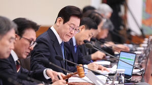 이 대통령, 첫 청와대 국무회의 주재&hellip;내란재판부법&middot;정통망법 통과