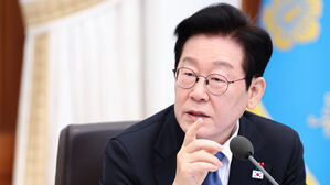 이 대통령 "사회를 통째로 파랗게 만들 순 없어&hellip;정략 아닌 통합"