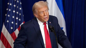 트럼프, 취재진에 점심 권하며 "몇몇은 뇌물로 생각해"