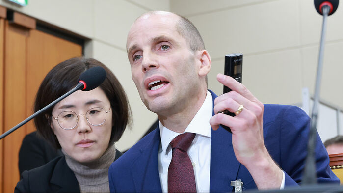 쿠팡 로저스 대표 통역 놓고 실랑이&hellip;"정상적이지 않아"