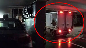 [사건X파일] 천장 부수고 유유히&hellip;쿠팡 기사는 "그런 적 없다"