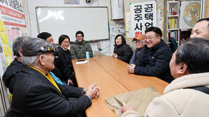 윤호중 행안장관, 동자동사랑방&middot;꿀벌마을서 사회연대경제 현장 간담회