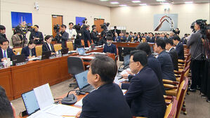 "유출 3,300만 건 이상"&hellip;"자체 발표 악의적"