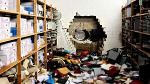 "드릴로 벽 뚫고"&hellip;은행 금고서 500억 원 도난