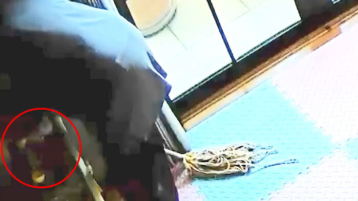 "젖병에서 이상한 냄새가"&hellip;가정부의 '끔찍' 만행