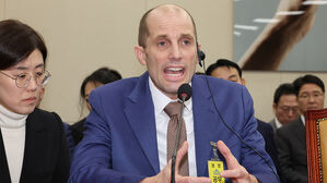 로저스 쿠팡 대표 '택배 업무 체험하라'에 "해보겠다"