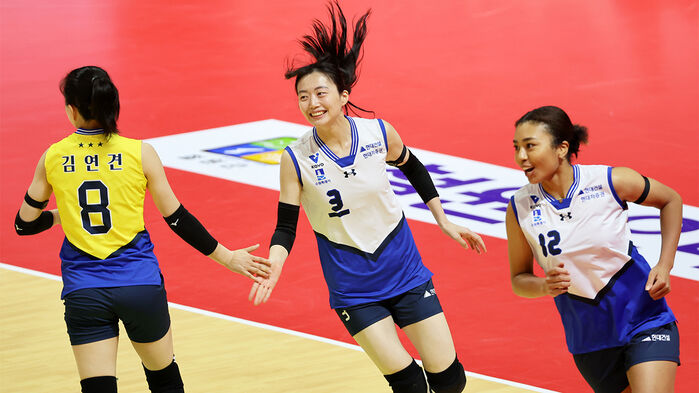 지난달 18일 광주 서구 페퍼스타디움에서 열린 프로배구 V리그 여자부 페퍼저축은행과 현대건설의 경기. 현대건설 김다인(가운데) 선수 (사진=연합뉴스)