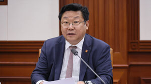 '윤석열 정부 임명' 저출산위 부위원장, 임기 한 달 남기고 사의