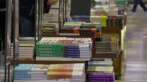 [이슈빡] 'AI 딸깍' 출판의 역습&hellip;종이책 죽고 '굿즈'만 남았다?