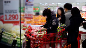 물가 상승률 '5년 내 최저'라는데&hellip;'고환율' 어쩌나