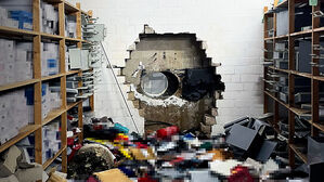 드릴로 벽에 구멍 '뻥'&hellip;500억 터는데 아무도 몰랐다