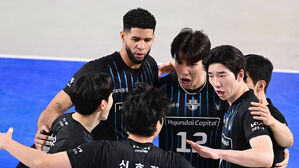 현대캐피탈, KB손보에 역전승&hellip;하현용 대행 데뷔전 패배