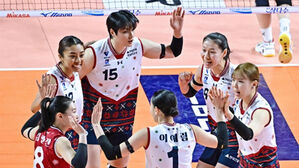 현대건설, 흥국생명 꺾고 8연승&hellip;선두 도로공사 맹추격