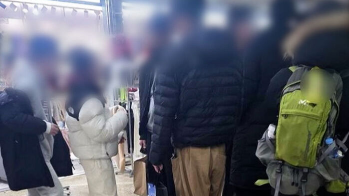 고가 패딩 초등생들 노인 둘러싸더니&hellip;'낄낄' 조롱해댔다