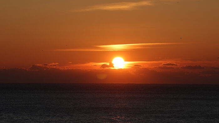 새해 첫날인 1일 오전 한반도 육지에서 해가 가장 먼저 뜨는 울산시 울주군 서생면 간절곶에서 2026년 첫 해가 떠오르고 있다. (사진=연합뉴스)