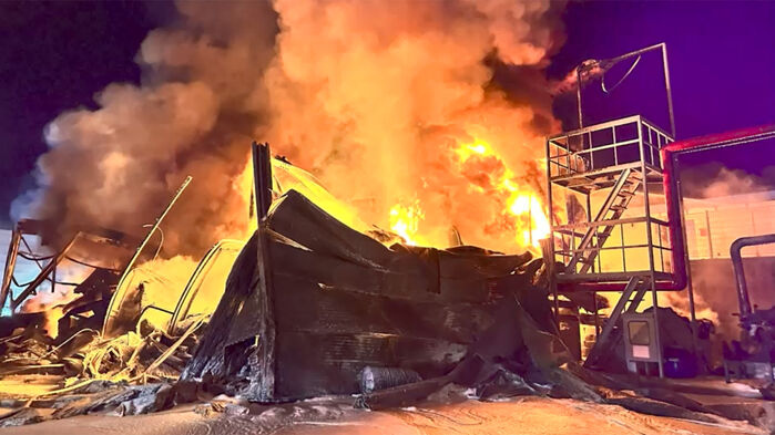 1일 새벽 충북 음성군 원남산업단지 내 화학물질 제조공장에서 불 (사진=충북소방 제공)