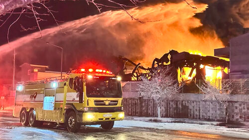 1일 새벽 충북 음성군 원남산업단지 내 화학물질 제조공장에서 불 (사진=충북소방 제공)